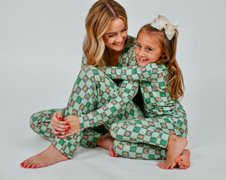 WOMANS PAJAMA SET- Christmas Check