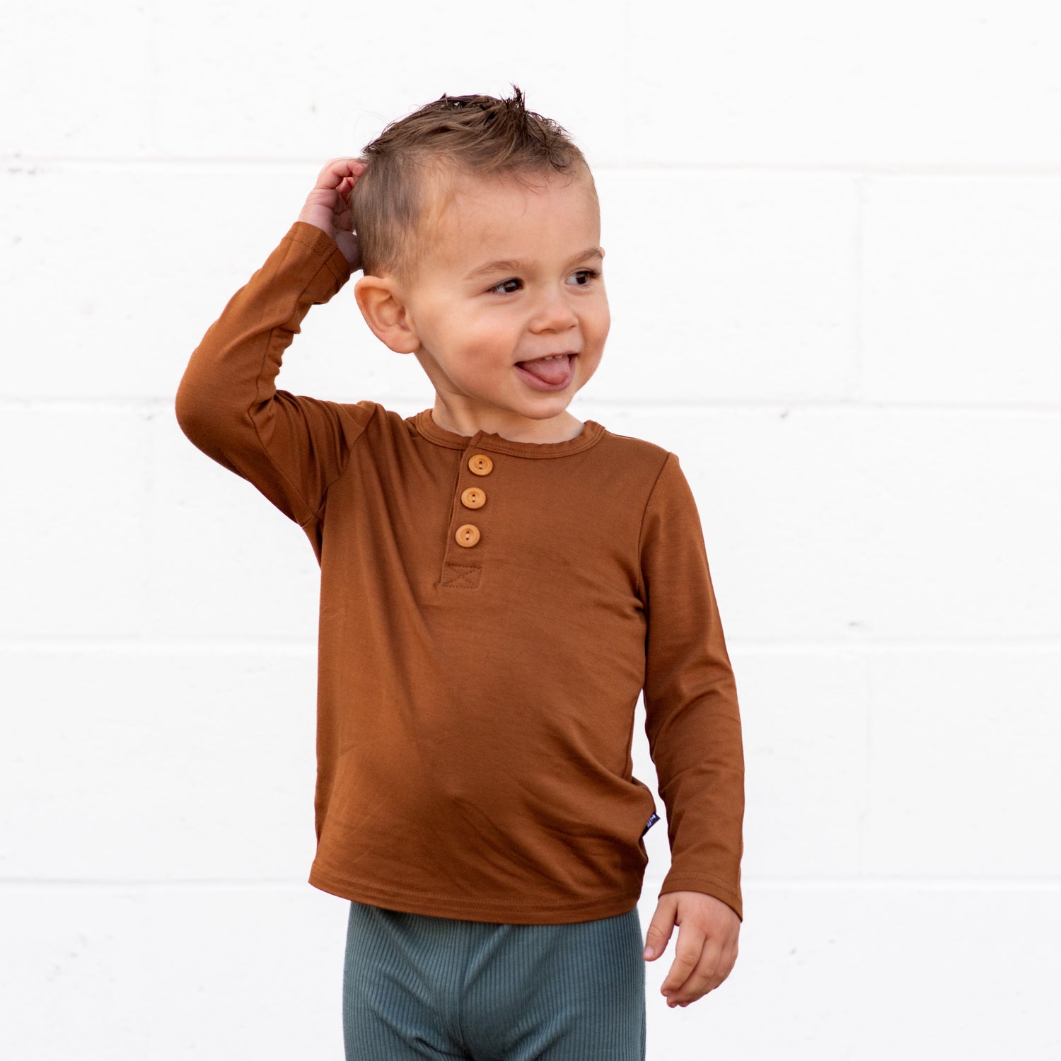 Bamboo Long-Sleeve Henley in Bark